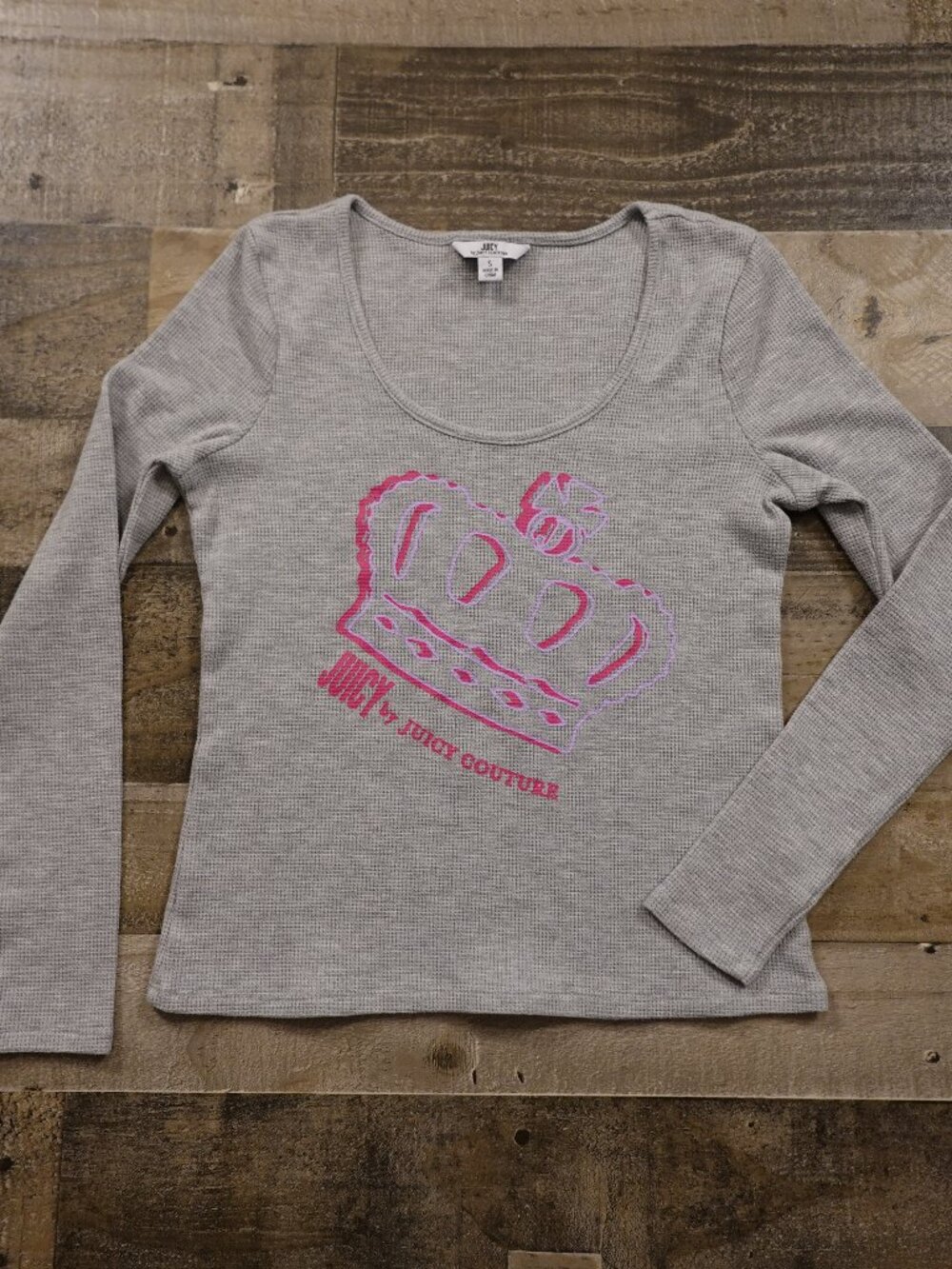 Juicy Couture Crown Thermal Top Women’s Small Gray Pink Y2K Graphic